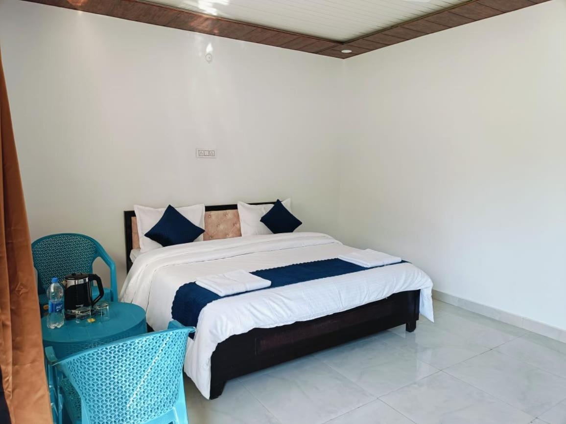 The Waterfront Resort Rishīkesh Exterior foto